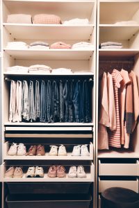 Ideas para armarios y vestidores, Diseños de armarios y vestidores de  hombre con armarios abiertos, - Enero 2024